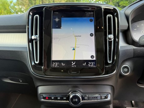 Volvo XC40 2.0 D3 Momentum Pro Auto Euro 6 (s/s) 5dr 17