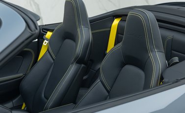 Porsche 911 Turbo S CABRIOLET (992) 40