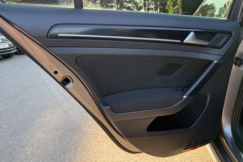 Volkswagen Golf GTD - PANORAMIC ROOF - ACC - SPORT AND SOUND PACK - CARPLAY 27