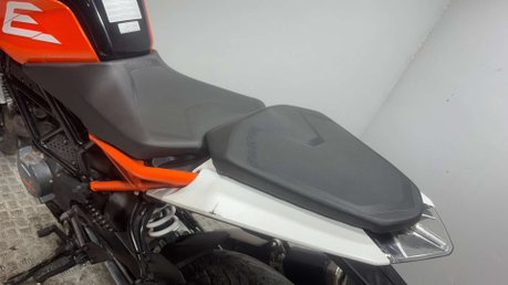 KTM Duke 2020 ONLY 10K RUNNING PROJECT BIKE SPARES OR REPAIR 125CC 27