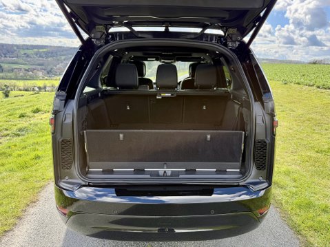 Land Rover Discovery R-DYNAMIC SE MHEV 46
