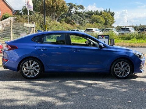 Hyundai i30 T-GDI FASTBACK SE NAV 2