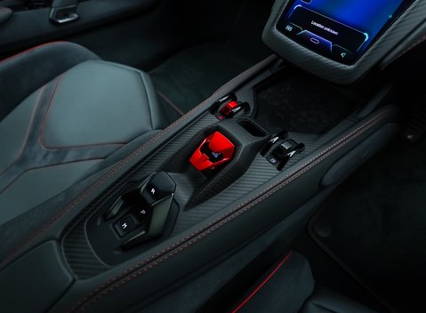 Lamborghini Revuelto 28