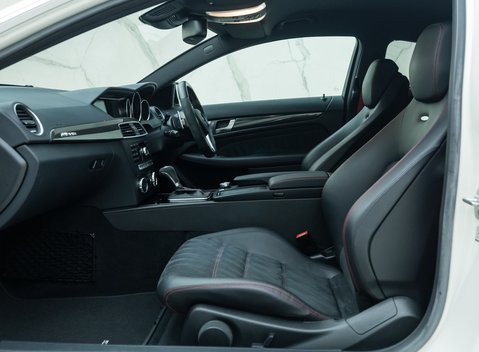 Mercedes-Benz C63 AMG Black Series 12