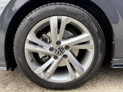 Volkswagen Golf 1.5 eTSI MHEV R-Line Hatchback 5dr Petrol Hybrid DSG Euro 6 (s/s) (150 ps) 17