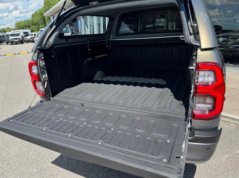 Toyota Hilux INVINCIBLE X 4WD D-4D DCB 11