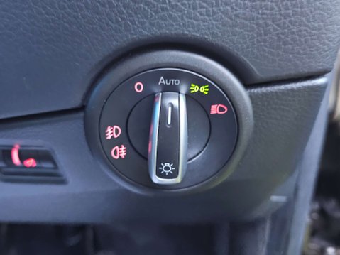 Volkswagen Caravelle 2.0 BiTDI BlueMotion Tech Executive MPV 5dr Diesel DSG 4Motion Euro 6 (s/s) 55