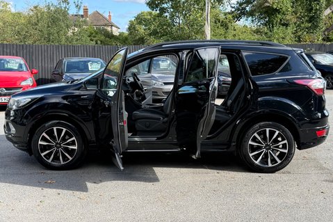 Ford Kuga ST-LINE TDCI - FULL SERVICE HISTORY WITH 9 STAMPS! - NEW MOT 21