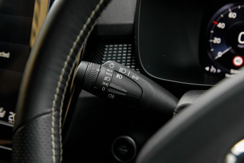 Volvo XC40 T3 R-DESIGN 16