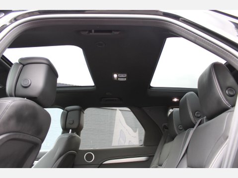 Land Rover Discovery R-DYNAMIC HSE MHEV 2