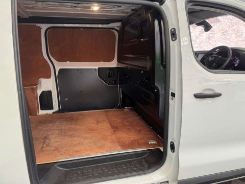 Vauxhall Vivaro 1.5 Vivaro F2900 Dynamic S/S 28