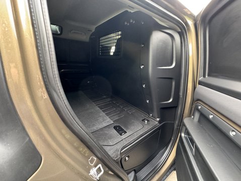 Land Rover Defender D250 | 3LT | AUTO | Nav | Heated Seats | 18