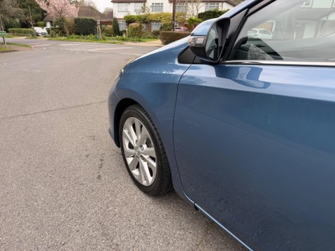 Toyota Auris 1.2 VVT-i Excel CVT Euro 6 (s/s) 5dr (Safety Sense) 51