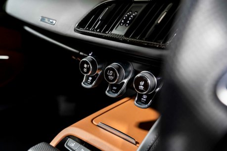 Audi R8 V10 PERFORMANCE EDITION. RWD. SONOMA GREEN. CARBON EXT. FULL PPF. B&O. 42