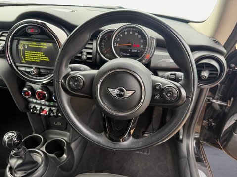 Mini Hatch 1.5 Cooper Euro 6 (s/s) 3dr 17