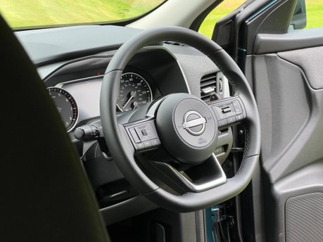 Nissan Qashqai DIG-T ACENTA PREMIUM XTRONIC 4