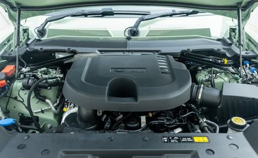 Land Rover Defender 110 D300 75TH LIMITED EDITION 36