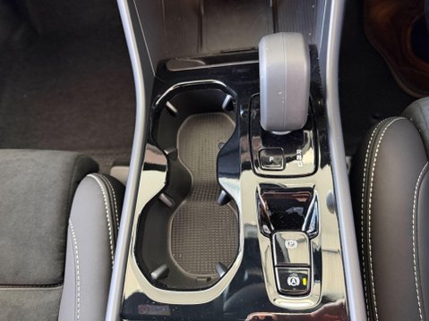 Volvo XC40 2.0 B4 MHEV Plus Dark DCT Auto Euro 6 (s/s) 5dr 35