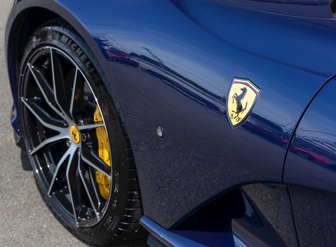 Ferrari 812 Superfast 24