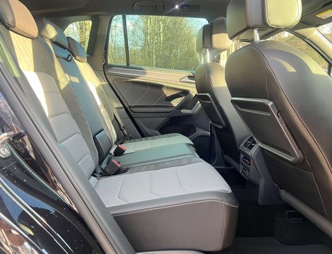 Volkswagen Tiguan 2.0 Tiguan R-Line Tech TDI Semi-Auto 5dr 43