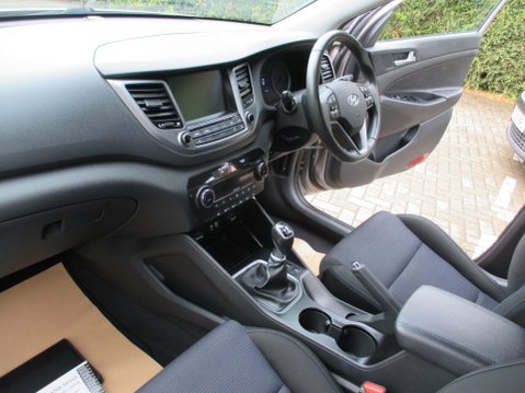 Hyundai TUCSON 2.0 CRDi SE Nav 4WD Euro 6 5dr 16