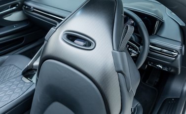 Aston Martin DB12 VOLANTE 18