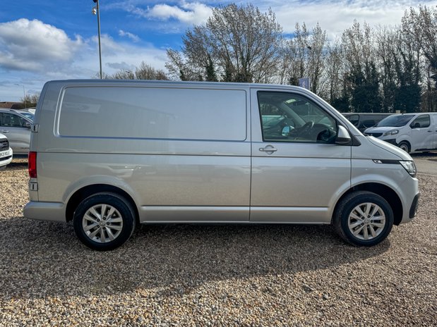 Volkswagen Transporter AUTO SWB L1H1 Highline T28 AirCon Alloys Camera Tow Bar EURO 6 5