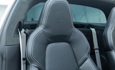 Porsche 911 Targa 4S (992) 13