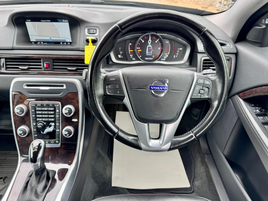 2015 Volvo V70 — image 2