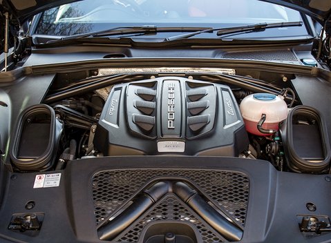 Porsche Macan Turbo 26