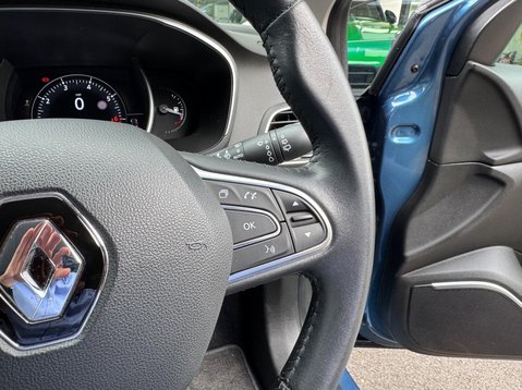 Renault Megane ICONIC TCE 26