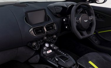 Aston Martin V8 Vantage Roadster F1 Edition 16