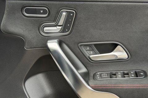 Mercedes-Benz A Class A 180 D AMG LINE PREMIUM PLUS - PAN ROOF -ELECTRIC SEATS 40