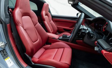 Porsche 911 Targa 4 GTS (992) 9