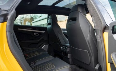 Lamborghini Urus 14