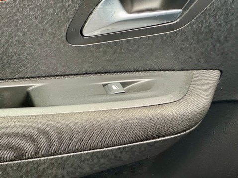 Peugeot 208 PURETECH ACTIVE PREMIUM S/S 37