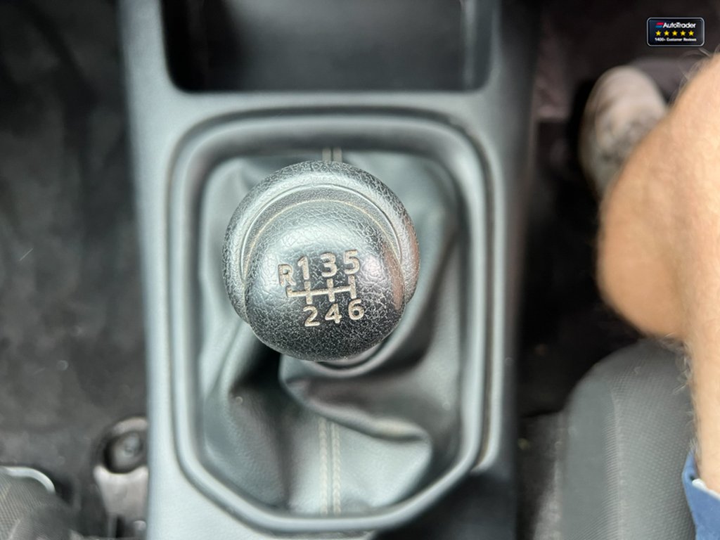 2017 Toyota HiluxCrew Cab 4X4 Active 4WD Air Con Rear Camera EURO 6 NO VAT — thumbnail 37 of 50