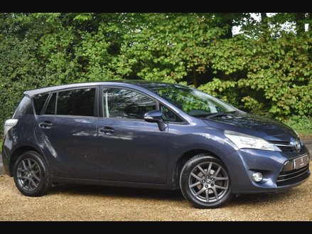 2015 TOYOTA VERSO 1.8 V MATIC TREND MPV 5DR PETROL MULTIDRIVE S EURO 6 147... photo