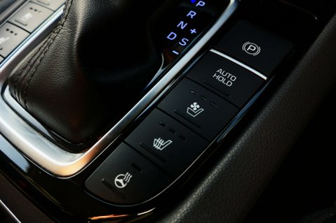 Hyundai IONIQ 1.6 IONIQ Premium SE FHEV Semi-Auto 5dr 5