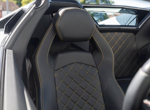 Lamborghini Aventador LP700-4 Roadster 17