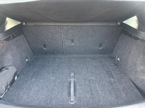 Volvo V40 2.0 T2 R-Design Euro 6 (s/s) 5dr 37