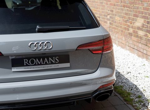 Audi RS4 Avant 25