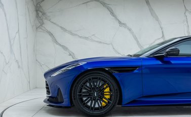 Aston Martin DB12 V8 31