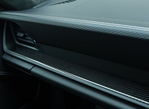 Porsche 911 GT3 TOURING (992) 23