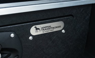 Land Rover Defender 110 D300 HSE Hard Top URBAN 32