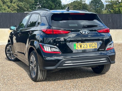 Hyundai KONA PREMIUM 2