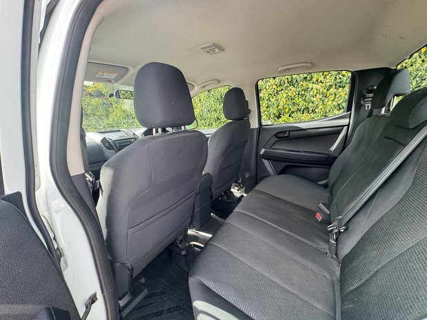 Isuzu D-Max Utility | 1.9 LT | Double Cab | Tow Bar | Air Con | EURO 6 | NO VAT 11