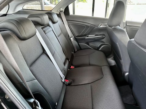 Honda Civic 1.8 i-VTEC SE Plus Tourer Auto Euro 6 5dr (Navi) 35