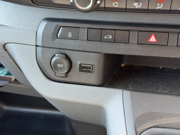 Vauxhall Vivaro SWB L1H1 [SOLD MM] Low Roof F2700 Dynamic Air Con Sensors EURO 6 28