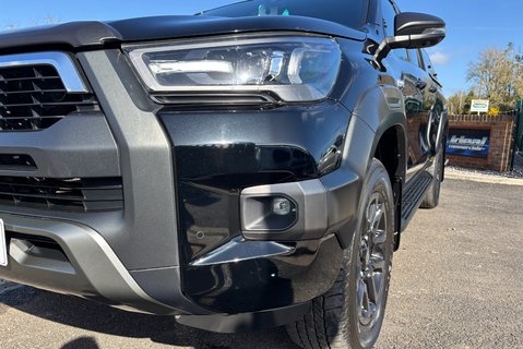 Toyota Hilux Invincible X 4WD 2.8 D-4D Double Cab Pickup - Hardtop Canopy 25